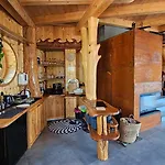 Dum Ohne Lodge