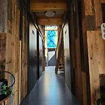 Dum Ohne Lodge *